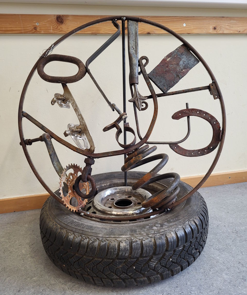 Kunstwerk aus Metallresten