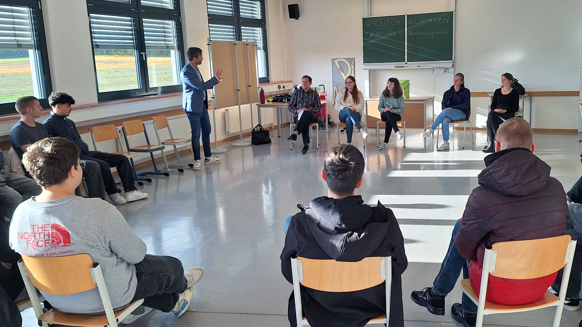 Ausbilder und Schüler beim Ausbildungstalk